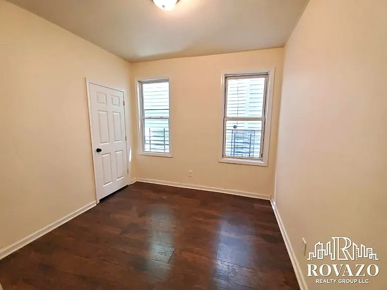 448-449 Avon Ave #2A — Photo 5