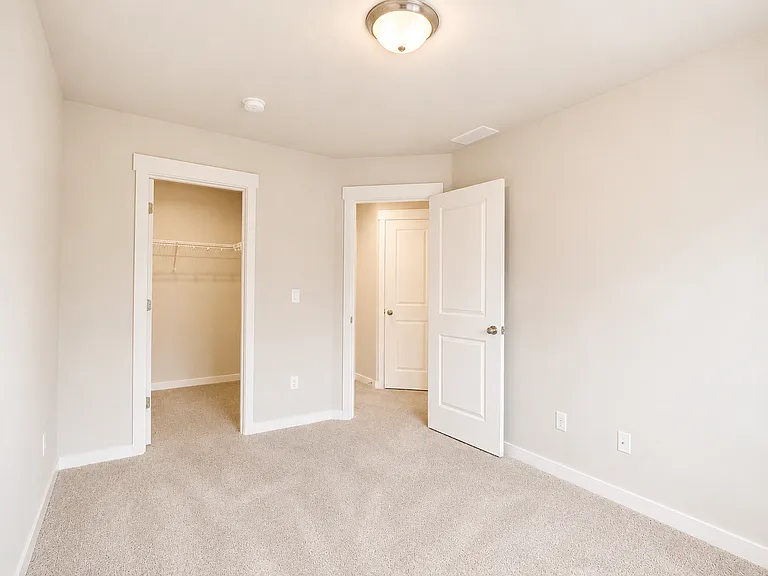 18426 NE 46th Pl — Photo 17