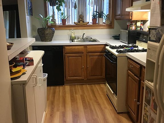 4th image of 10624 Kenilworth Ave APT 4