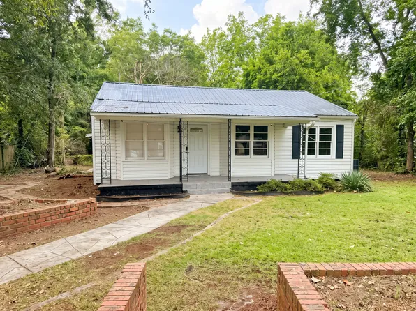 5313 Dairy Dr, Fayetteville, NC 28304