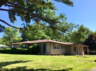 18454 Sunny Acres Rd, Petersburg, IL 62675