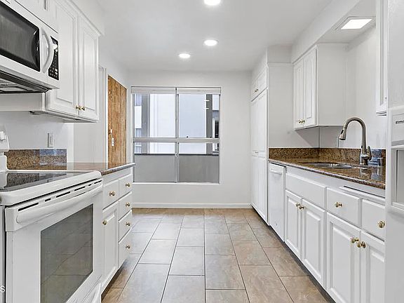 5th image of 190 Arroyo Ter APT 203