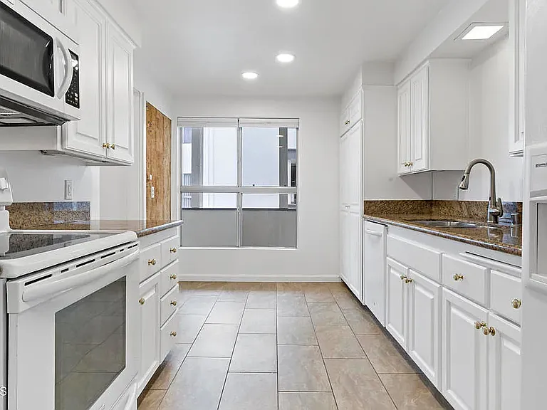 190 Arroyo Ter #203 — Photo 5