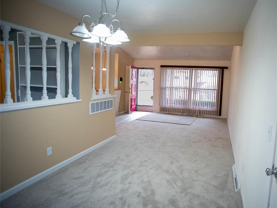 2445 Pinehurst Dr, Saint Louis, MO 63114 Zillow