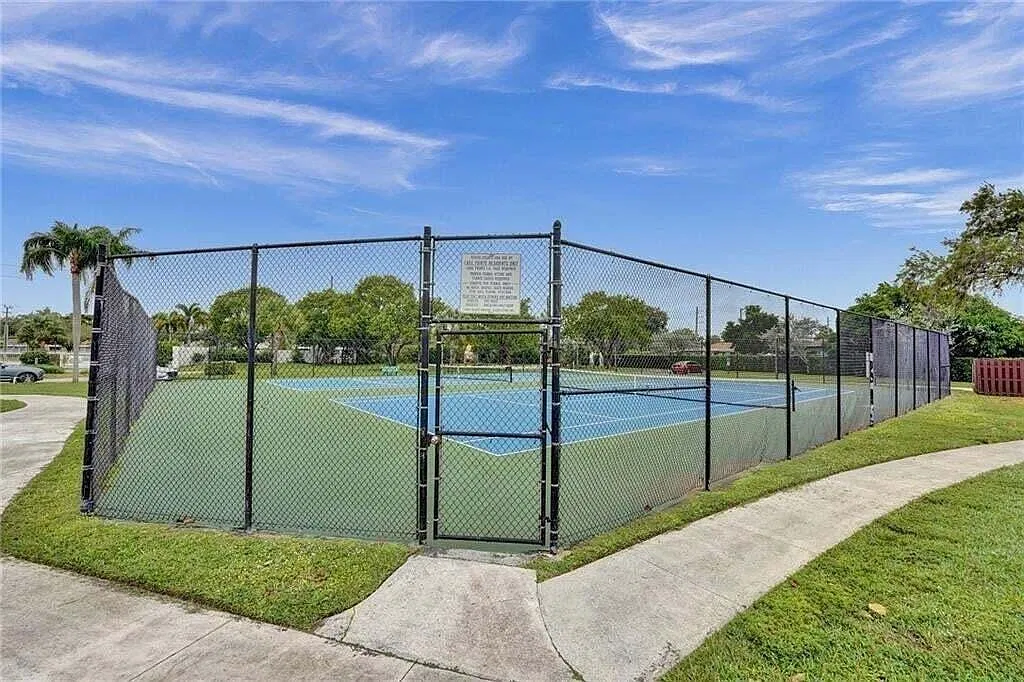 2 bed, 2.0 bath, 910 sqft, $1,950 — Photo 4
