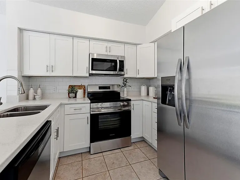 6048 Sand Key Ln — Photo 8