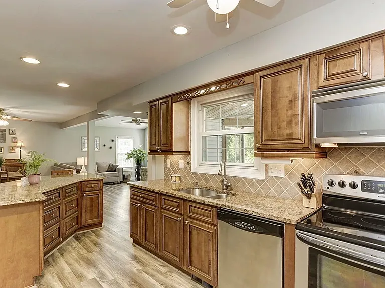 8780 Teresa Ln — Photo 12