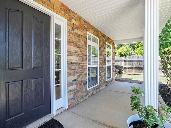 5th image of 137 Saxon Falls Ct