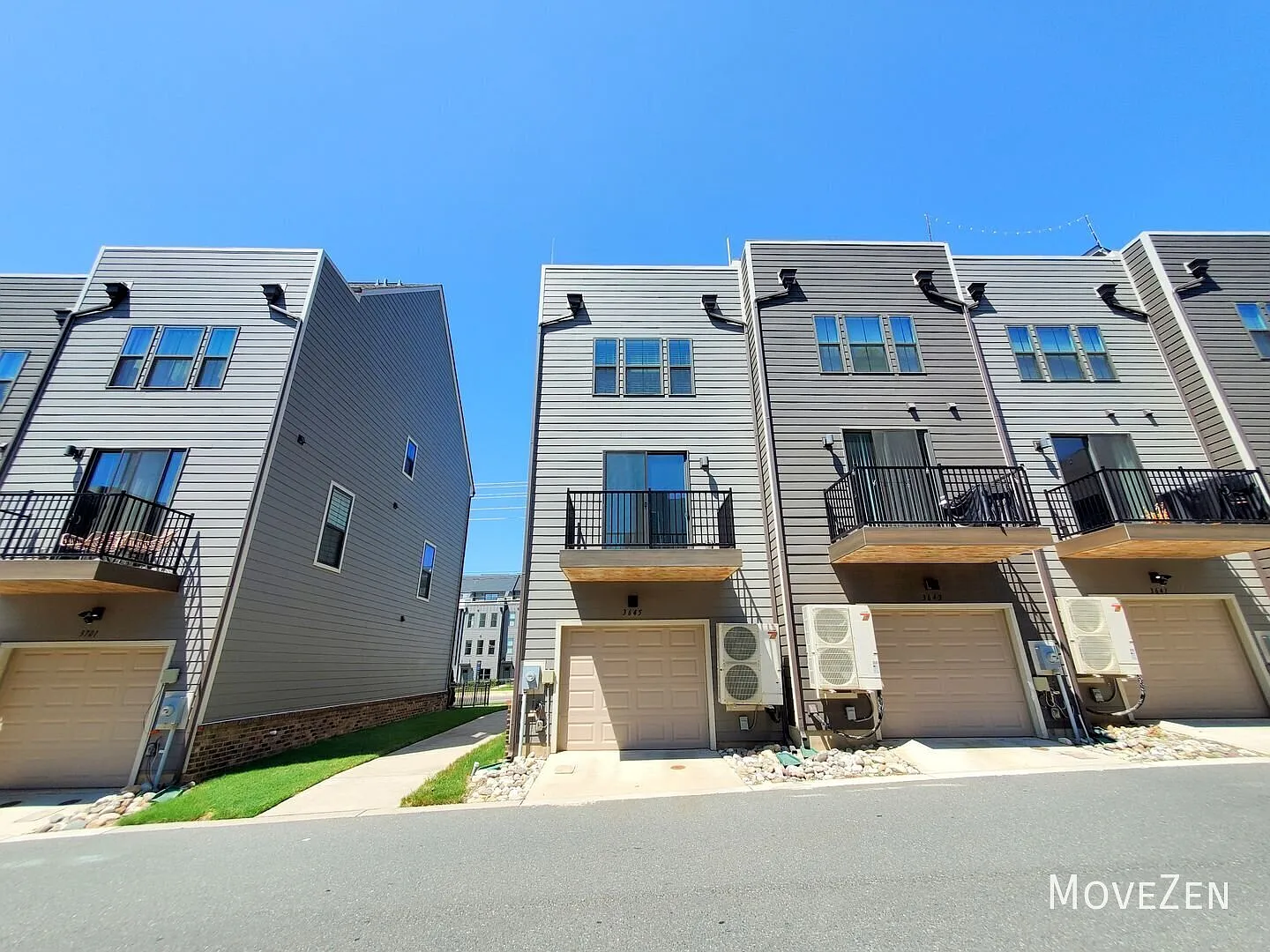 3645 S Tryon St Charlotte, NC 28217 Roof Top Deck in Quiet South End Area — Photo 4
