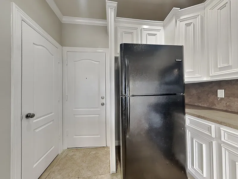 3 bed, 2.5 bath, 1750 sqft, $1,800 — Photo 3