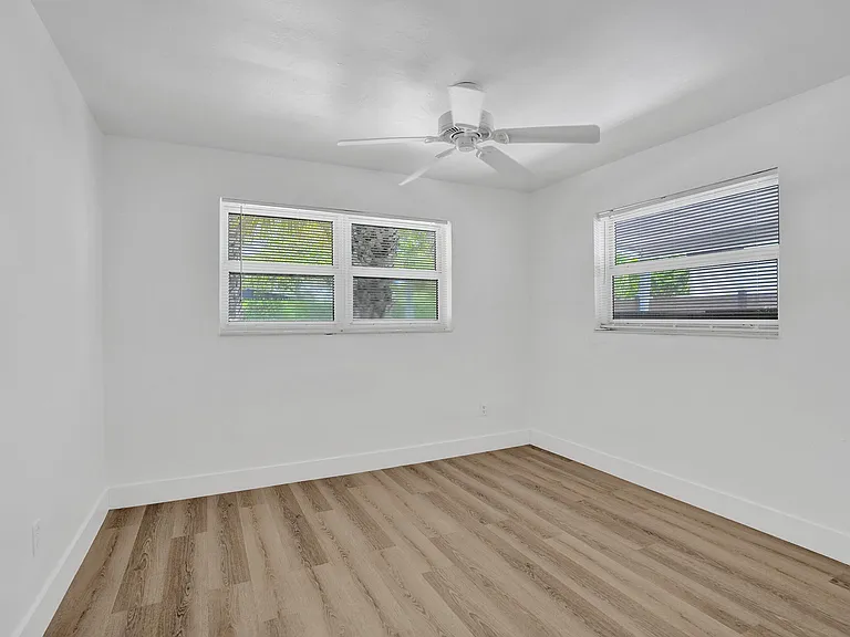 2020 NE 15th St — Photo 19
