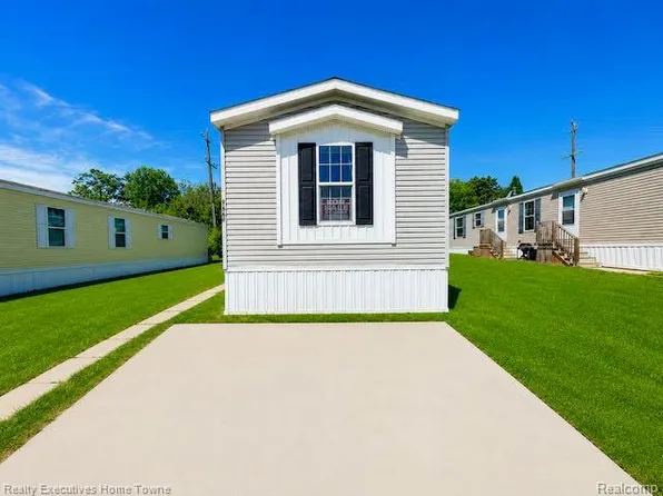 71597 Penny Ct #240, Romeo, MI 48065