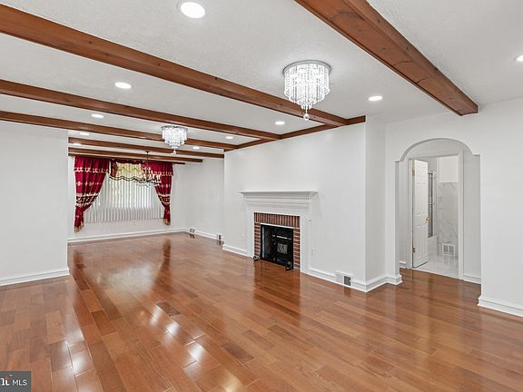 4th image of 1002 W Chelten Ave