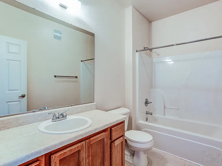 Paddock Ridge Apartments — Photo 17