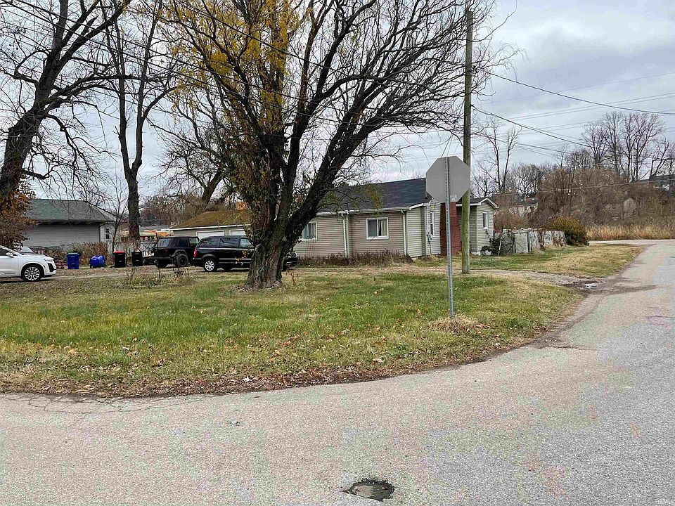 2nd image of 215 W 1st St