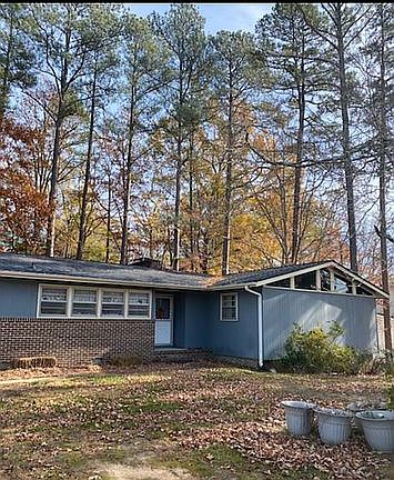 5th image of 504 N Country Club Dr