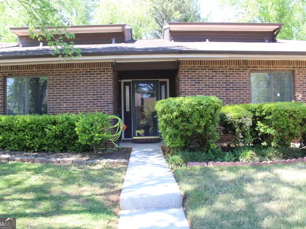 1457 Stoneleigh Cir, Stone Mountain, GA 30088