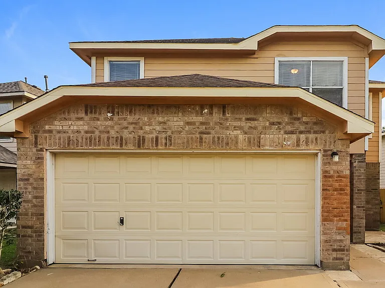 7423 Village Lake Dr — Photo 1