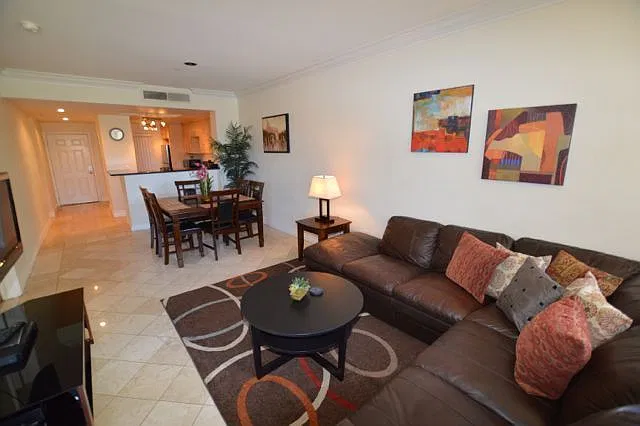Meridian - 2 Bed | 2 Bath Furnished Condo — Photo 2