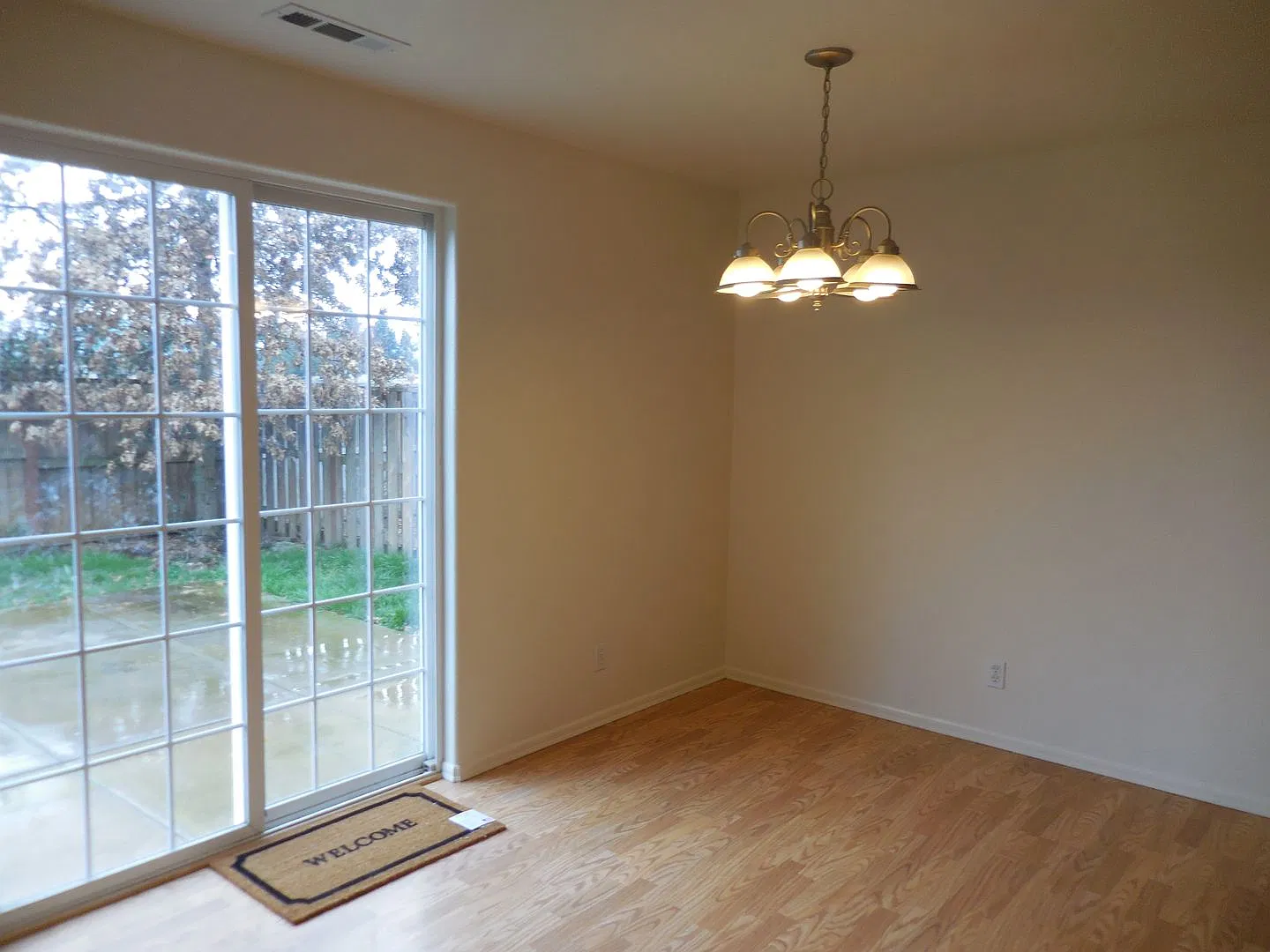 Nice Clean 3 Bedroom House in Cental Point — Photo 4