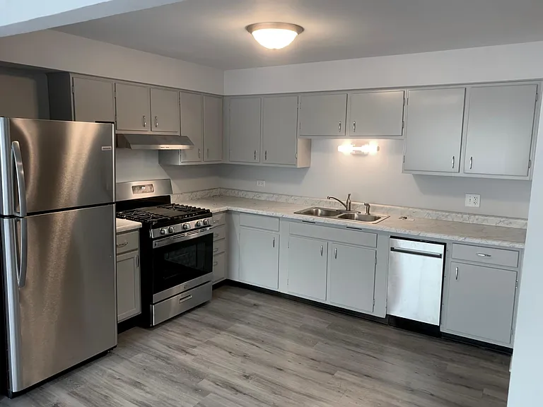 11201 S Langley Ave #2H — Photo 2
