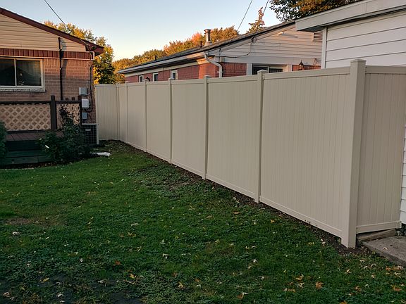 Vinyl fence brand new