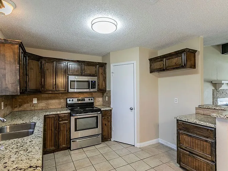 802 Antelope Trl — Photo 3