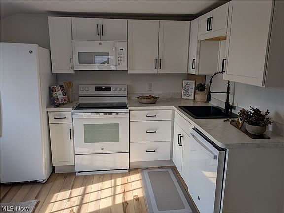 4th image of 223 E Larwill St