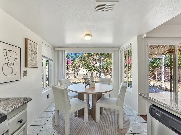 6587 Shawna Ave — Photo 8