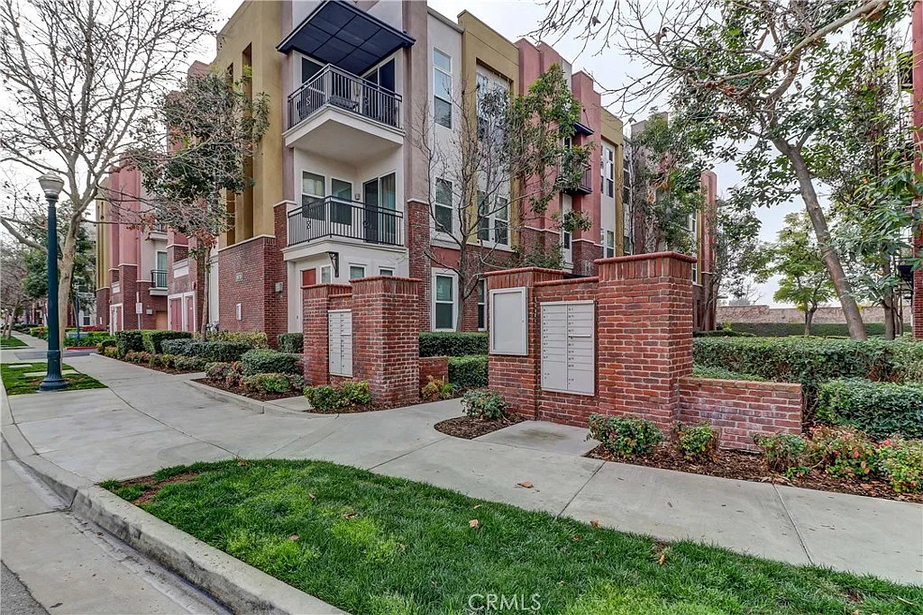 3 bed, 1658 sqft, $3,600 — Photo 1