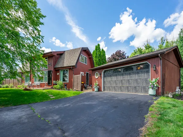 4878 Walnut Grove Dr, Poplar Grove, IL 61065