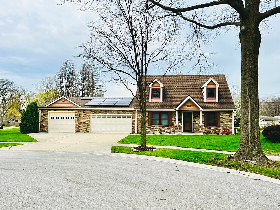 1st image of 230 N Forest Ct