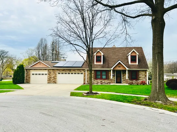 230 N Forest Ct, Palatine, IL 60074