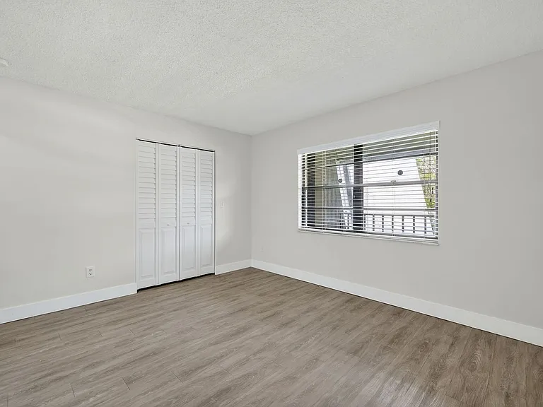 2517 S 17th St — Photo 11