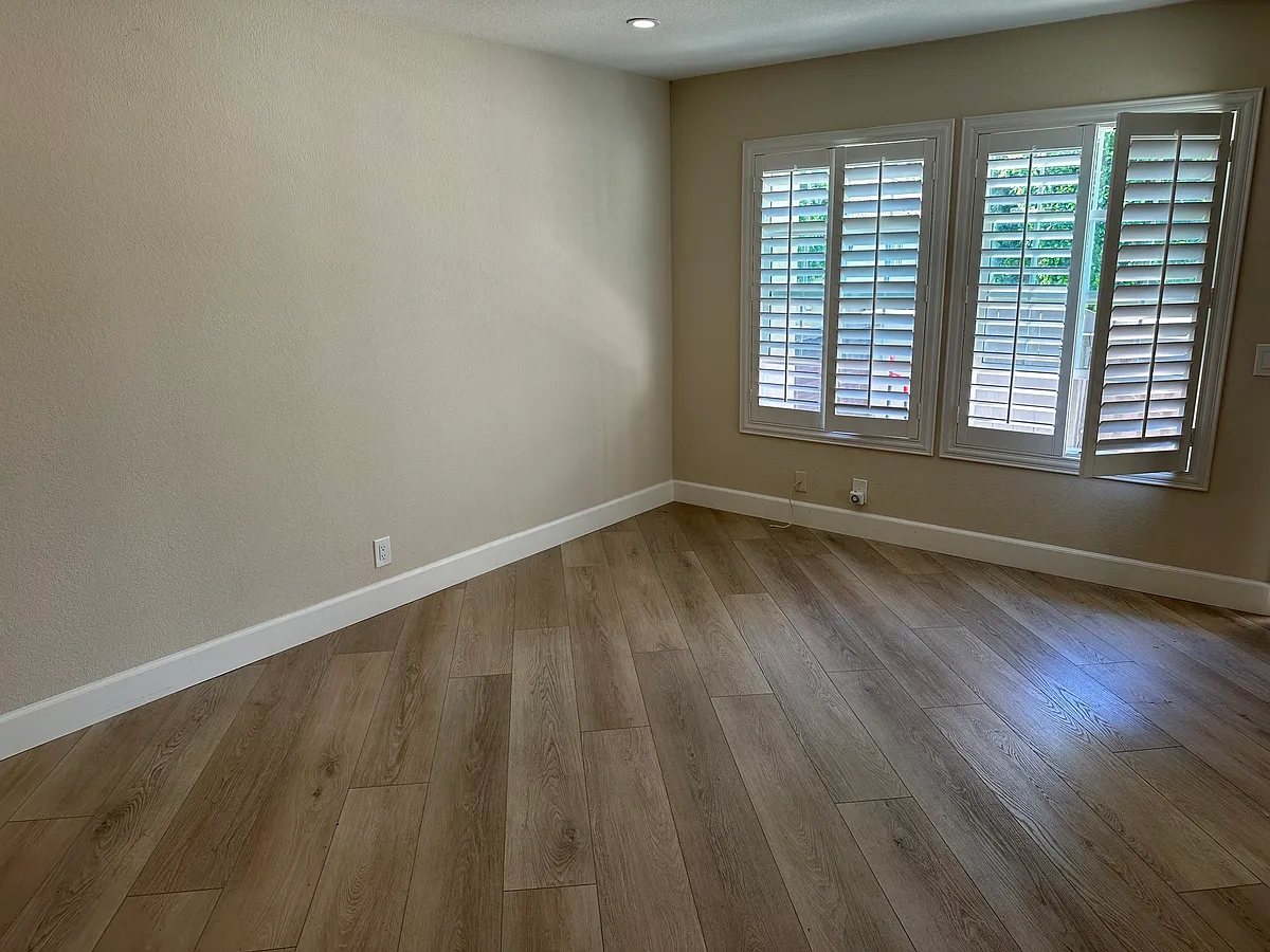 Building Photo - 2800 Keller Dr #225