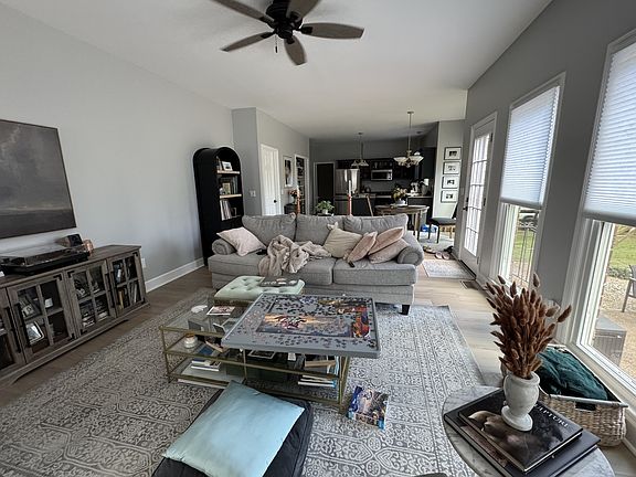3rd image of 1013 Beech Tree Ln
