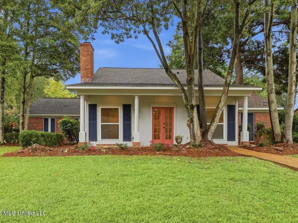 110 Honeysuckle Ln, Ridgeland, MS 39157