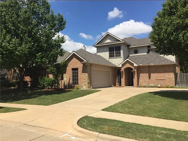 1701 Chatham Ln — Photo 12
