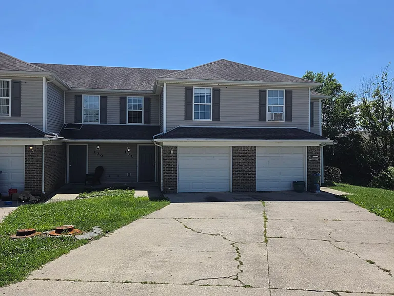 131 Karen Ct — Photo 1