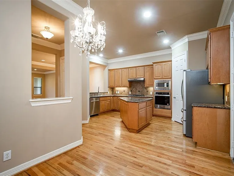 2906 Royal Oaks Crst — Photo 7