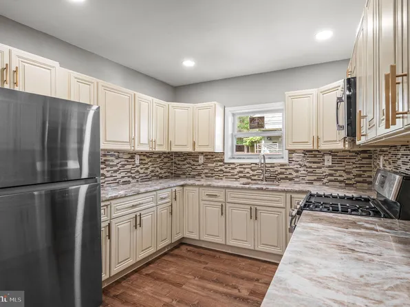 973 Carver St, Philadelphia, PA 19124