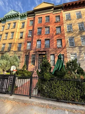 Sold by Townsley & Gay, LLC | media 31