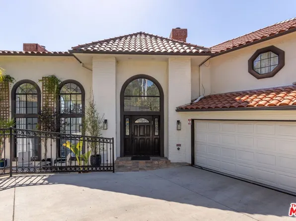 2651 La Cuesta Dr, Los Angeles, CA 90046