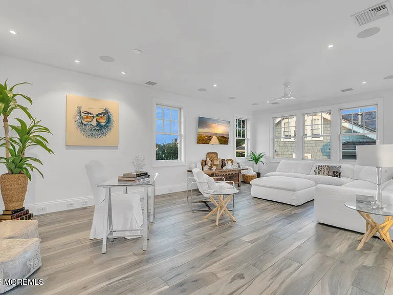 985 Ocean Ave — Photo 22