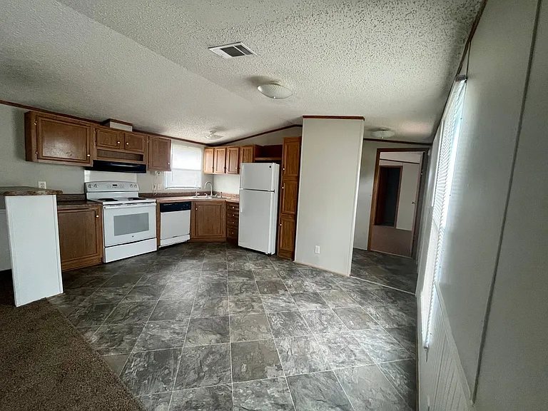 540 Guillot Rd #E — Photo 4