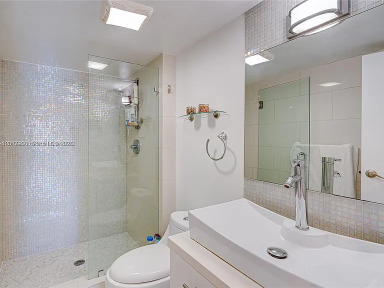 100 Bayview Dr #428 — Photo 19