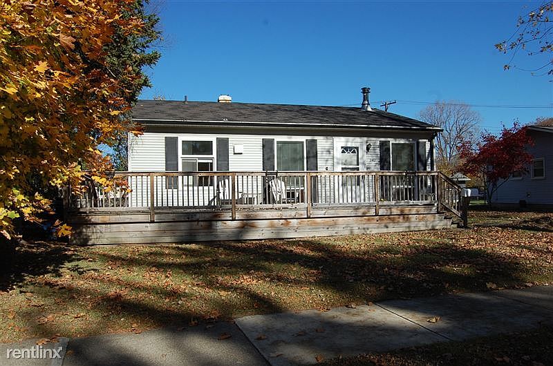 1st image of 2412 N Circle Dr