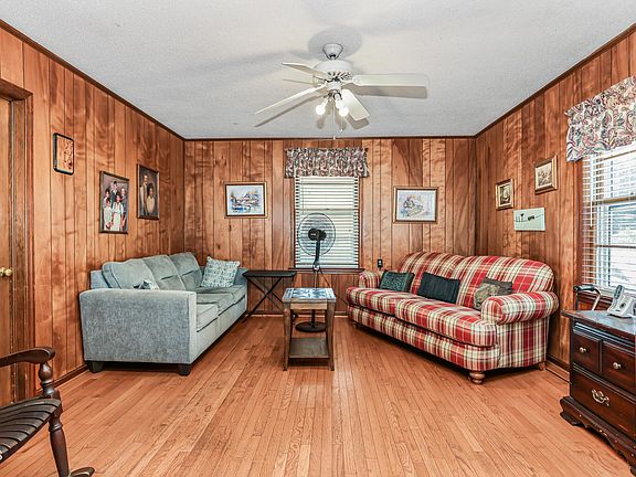 5th image of 303 N 12th St