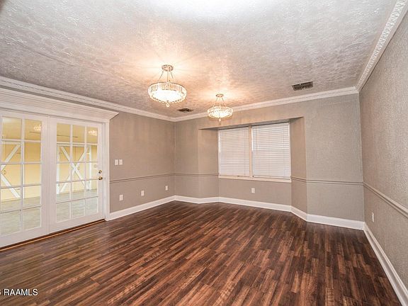4th image of 301 American Legion Dr