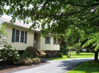 4311 Wolf Hill Dr, Hampstead, MD 21074